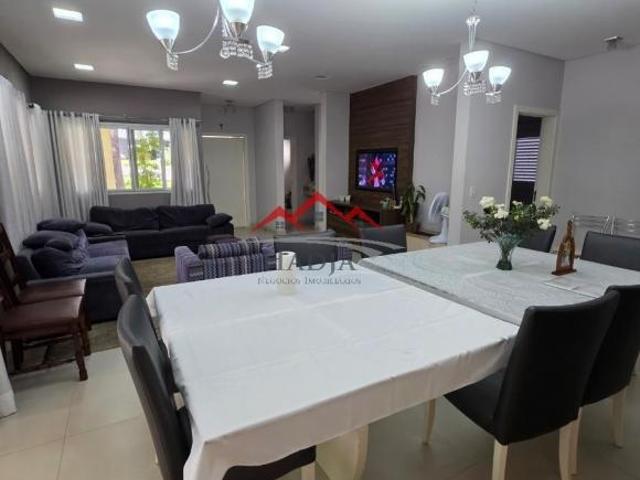 Casa térrea à venda no Condomínio Bosque dos Jatobás, em Jundiaí: terreno de 1054m², 3 suítes, 8 vag