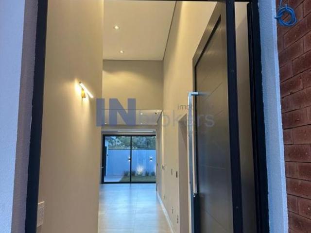 Casa térrea a venda no condomínio Brisas Jundiaí com 4 suítes, closet, área gourmet, 4 vagas, Jd Nov