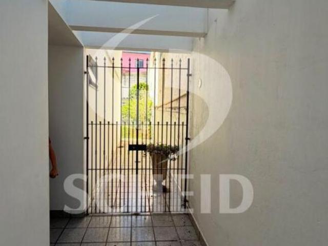 Casa térrea á venda com 4 dormitórios, sendo 1 suíte