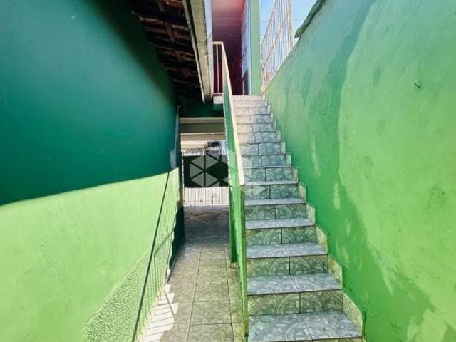 Casa térrea á venda com 125m2 de terreno com 2 casas