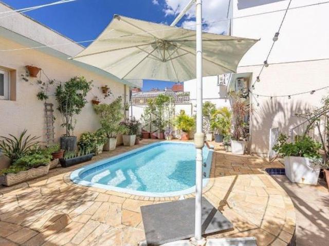 Casa térrea á venda com 3 quartos, 3 banheiros, 2 vagas no Bairro São Sebastião