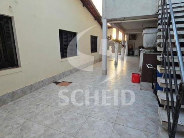 Casa térrea á venda com 3 quartos, 1 suíte e 3 vagas na Pedreira!