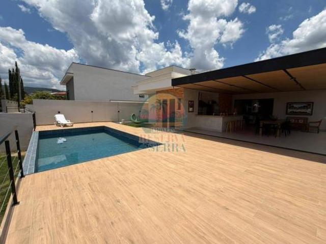 Casa térrea a venda com 3 suítes no Reserva da Serra Jundiaí