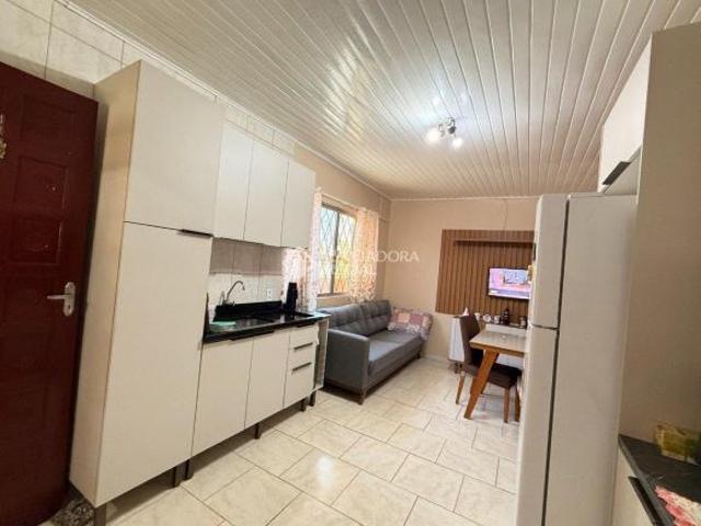 Casa térrea à venda com uma área privativa estimada em 76m², terreno 10,70x77