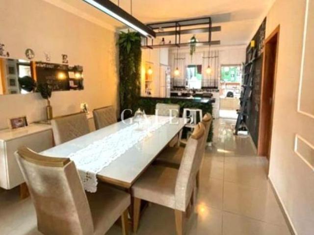Casa térrea à venda, com quintal e 3 quartos