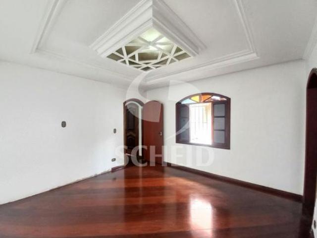 Casa térrea a venda de 282m², com 3 quartos e 6 vagas, no Parque Doroteia