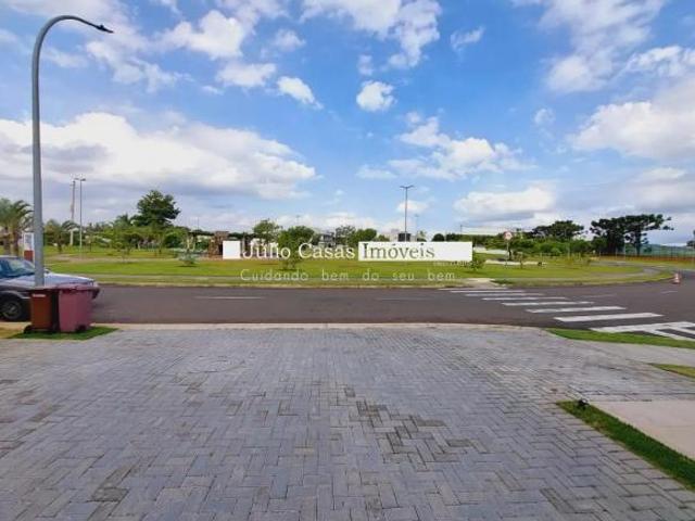Casa térrea a venda em condomínio com 3 suítes
