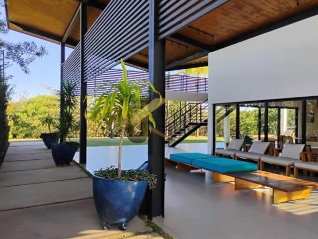 Casa térrea à venda em condomínio La Doce Vita, Paulínia SP. Com 3 suítes uma com closet 5 banhei