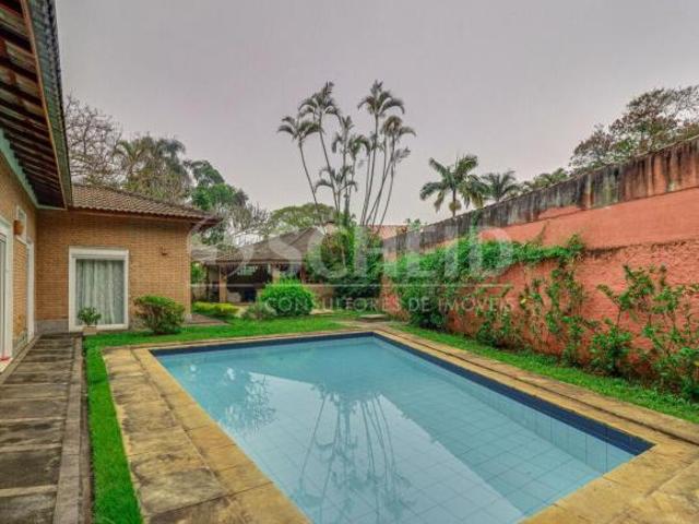 CASA TÉRREA A VENDA EM INTERLAGOS 4 QUARTOS 2 SUÍTES 4 VAGAS 392M² ÁREA ÚTIL 987M² TERRENO