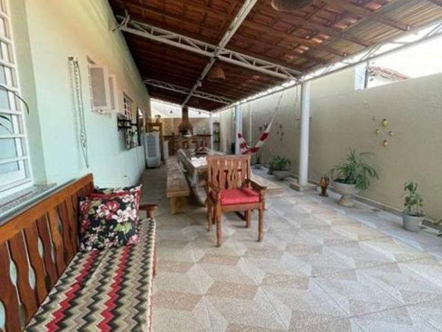 Casa térrea à venda em Jacupiranga I 4 Quartos I 4 Vagas I Quintal Amplo