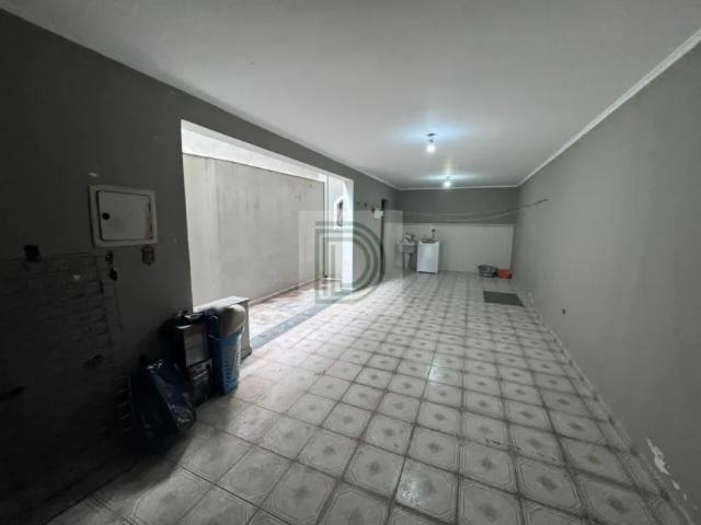Casa térrea à venda, em rua sem saída, com 128m²