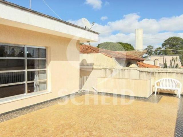 Casa Térrea à Venda | 250m², 03 dormitórios, sendo 01 suíte, sala ampla com jan