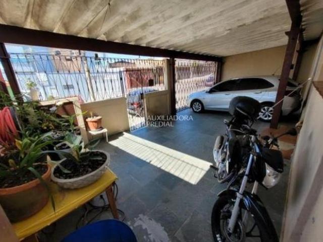 Casa Térrea à Venda | 250m² de Terreno | 2 Dormitórios | Edícula | 3 Vagas