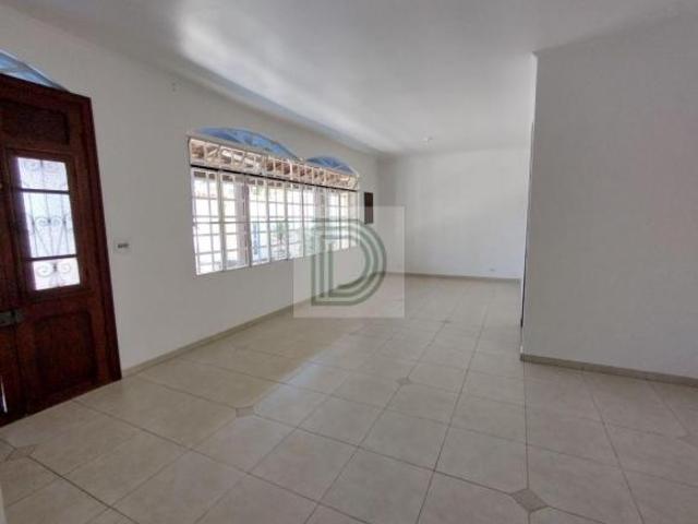 Casa Térrea à Venda | 3 Dormitórios | 1 Suíte | 5 Vagas | 350 m² de Terreno