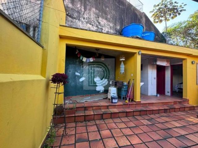 Casa Térrea à Venda | 3 Dormitórios | Suíte com Closet | Edícula | 2 Vagas | 271 m² de Terreno