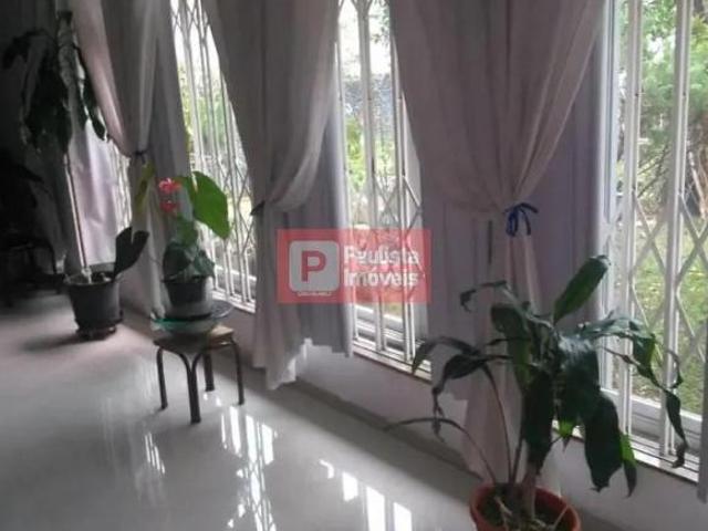 Casa térrea à venda, 400 m² área útil 4 quartos, 1 suíte, 3 salas, cozinha ampla, 4 vagas City