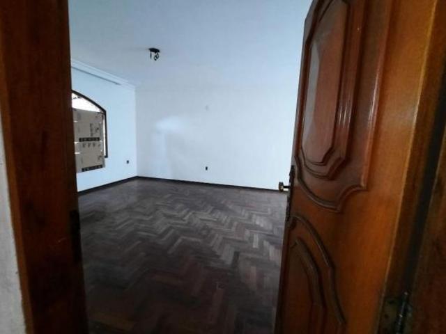 CASA TÉRREA À VENDA/COMERCIAL/RESIDENCIAL /ÓTIMA LOCALIZAÇÃO OPORTUNIDADE