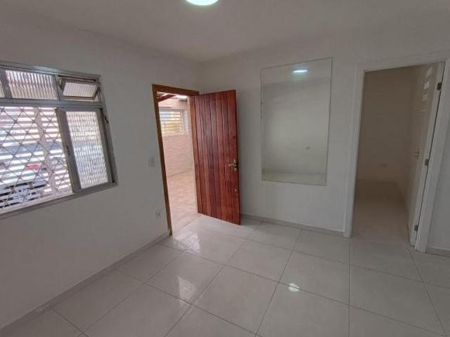 Casa térrea aconchegante com dois dormitórios ao lado do centro