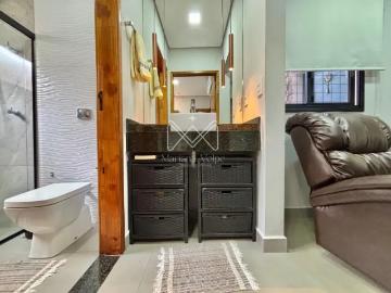 Casa térrea alto padrão com 150 m², 3 dormitórios, piscina e churrasqueira em condomínio fechado