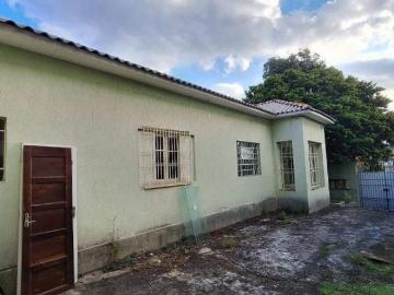Casa térrea antiga em reforma á venda com 173m² no Bosque da Saúde
