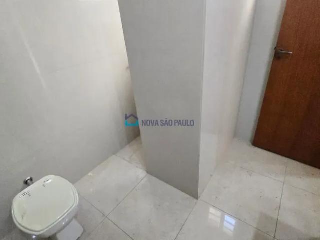 Casa térrea com 3 vagas, quintal e churrasqueira no Jardim da Saúde