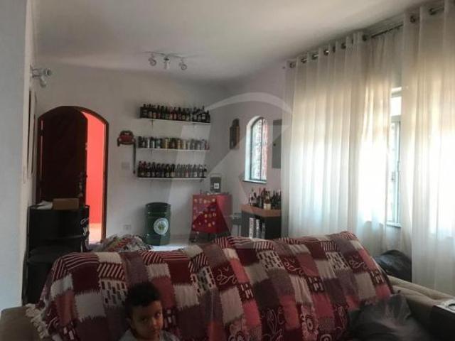 Casa térrea com 3 amplos dormitórios sendo 1 suíte, com 2 vagas ao lado Metrô Tucuruvi