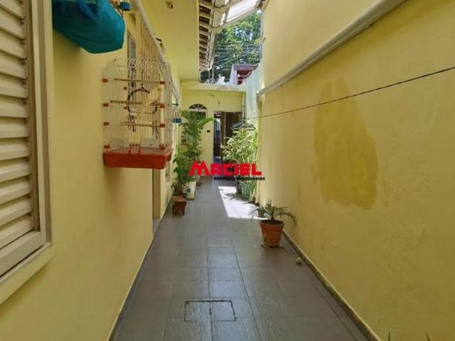 Casa térrea com 3 dormitórios