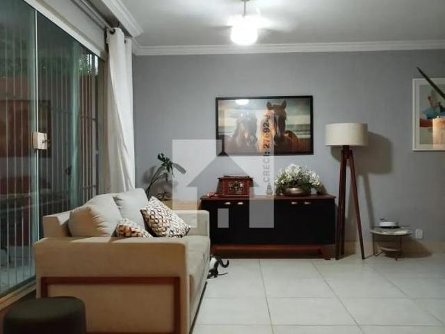 Casa térrea com 3 dormitórios 1 suite e piscina à Venda, bairro do Retiro, Jundiaí, SP