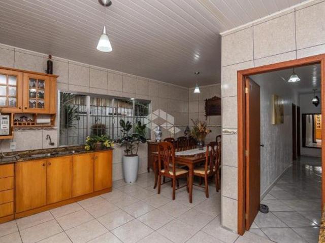 Casa Térrea, com 3 dormitórios, 1 suíte, semi mobiliado, 2 vagas de garagem coberta, churrasqueira e