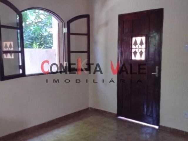 Casa térrea com 3 dormitórios, 2 salas para venda em Cachoeira Paulista SP