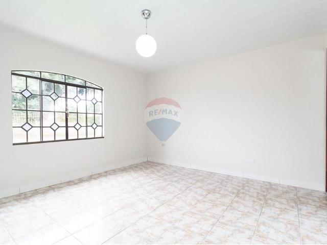Casa Térrea com 3 dormitórios, com excelente quintal, totalmente independente no bairro Lindóia, Curitiba PR