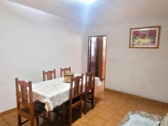 Casa Térrea com 3 dormitórios e 3 vagas e quintal grande