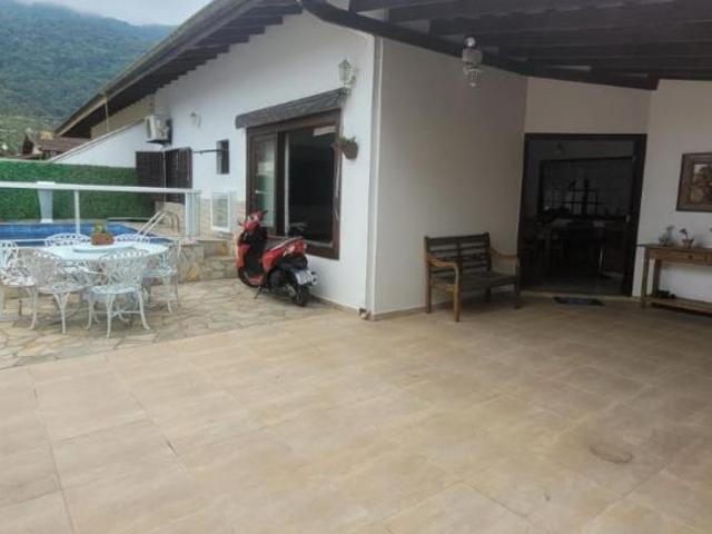 CASA TÉRREA COM 3 DORMITÓRIOS NO PEREQUE AÇU