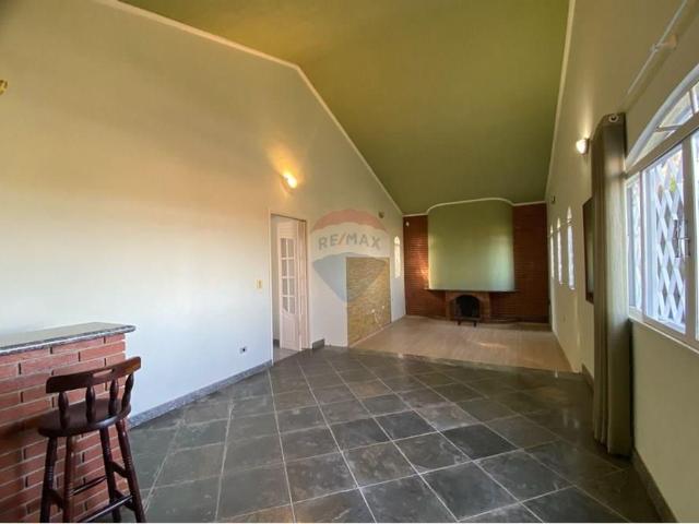 Casa Térrea com 3 Dormitórios para alugar, 307m² por R$ 5.900,00/mês Alvinópolis Atibaia/SP