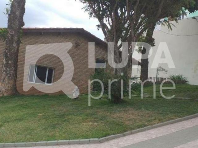 Casa Térrea com 3 dormitórios sendo 1 suíte á venda no Parque Mandaqui