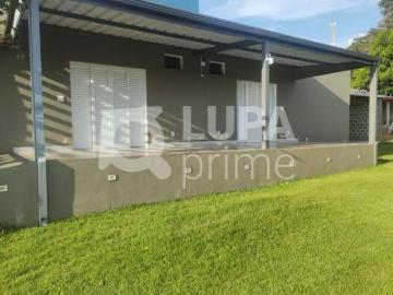 Casa térrea com 3 dormitórios sendo 2 suítes à venda em Taquaritinga!