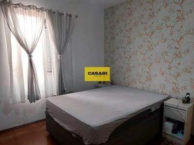 Casa Térrea com 3 Dormitórios, Suíte, Quintal e 2 Vagas em Localização Privilegi