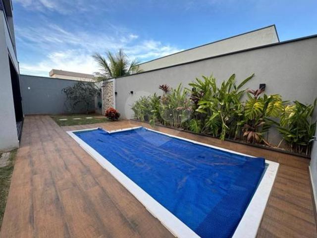 Casa térrea com 3 quartos no Damha 2, com área de lazer completa no pavimento inferior