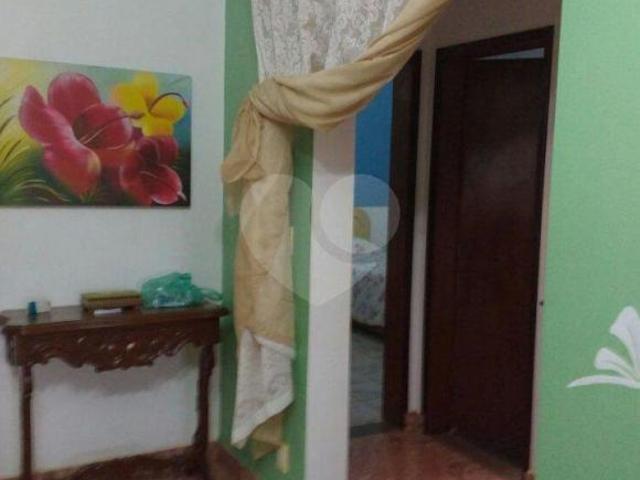 Casa com 3 quartos, várias vagas, dentro de um condomínio resort