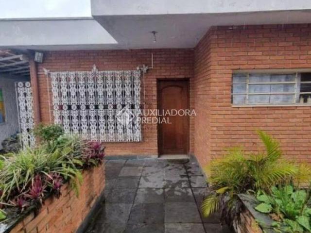 Ampla Casa de 198m² com 2 Vagas Excelente Oportunidade no Nova Petrópolis