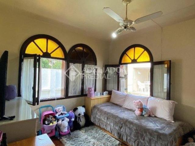 Casa terrea com 3 quartos e súite no Jardim Isabel