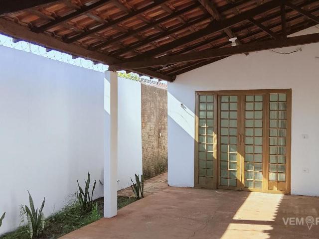 Casa Térrea com 3 Quartos para Alugar por R$ 1.200/mês