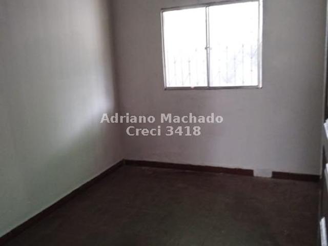 Casa Térrea com 3 Quartos para Alugar por R$ 1.300/mês