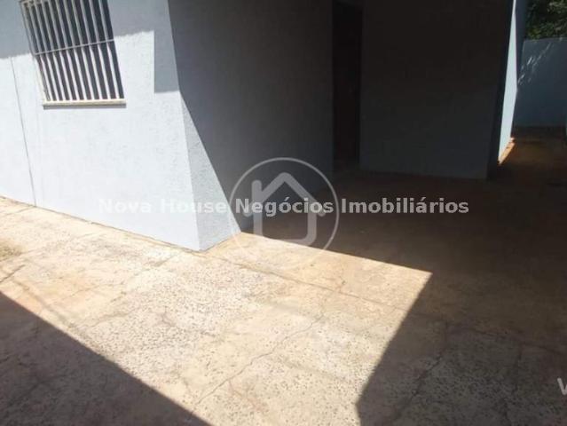 Casa Térrea com 3 Quartos para Alugar por R$ 1.400/mês