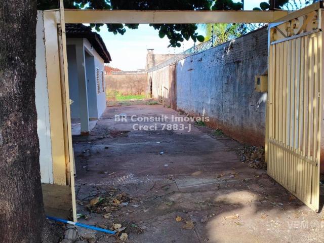 Casa Térrea com 3 Quartos para Alugar por R$ 1.200/mês