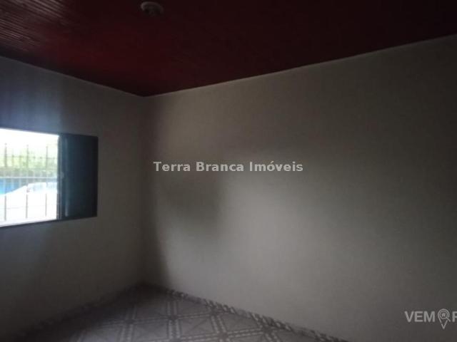 Casa Térrea com 3 Quartos para Alugar por R$ 1.500/mês