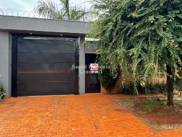 Casa Térrea com 3 Quartos para Alugar por R$ 1.600/mês