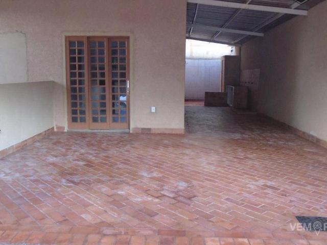 Casa Térrea com 3 Quartos para Alugar por R$ 1.800/mês