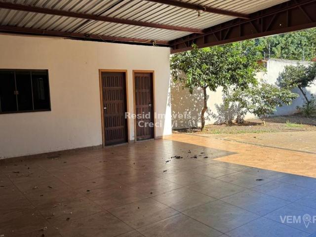 Casa Térrea com 3 Quartos para Alugar por R$ 1.800/mês