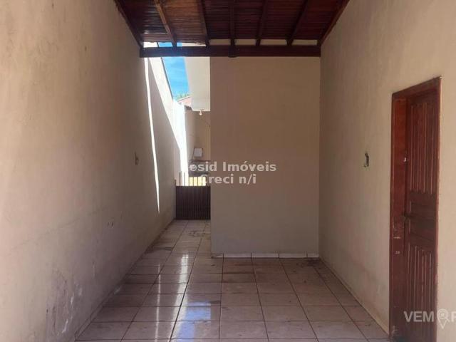 Casa Térrea com 3 Quartos para Alugar por R$ 1.800/mês